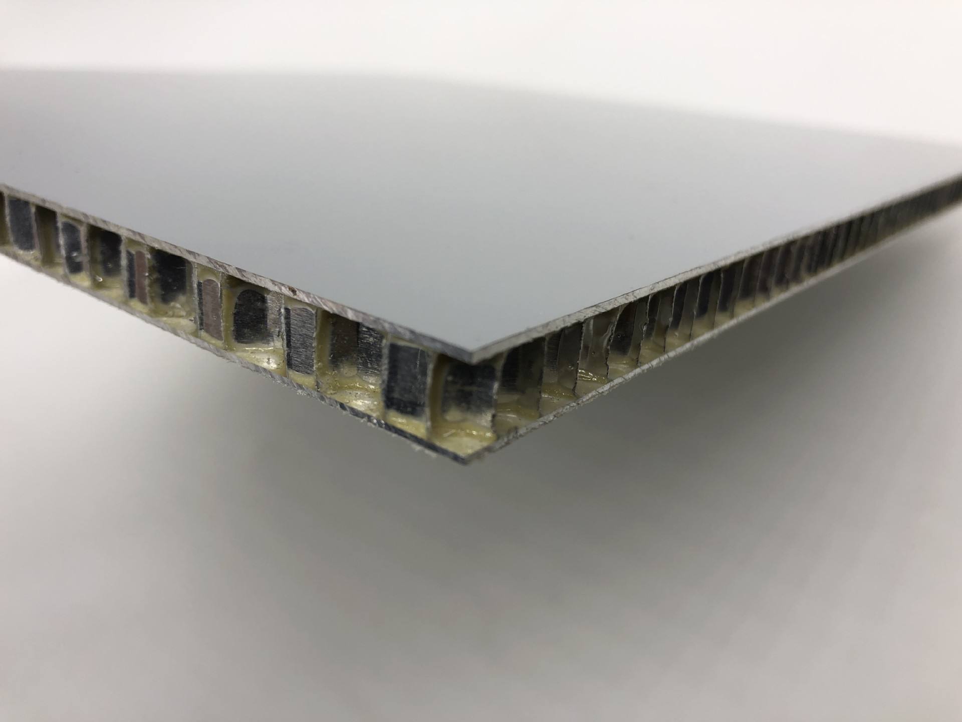 panneau insonorisant en panneau alvéolaire en aluminium (2)